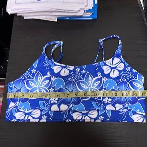 Bathing suit top size L